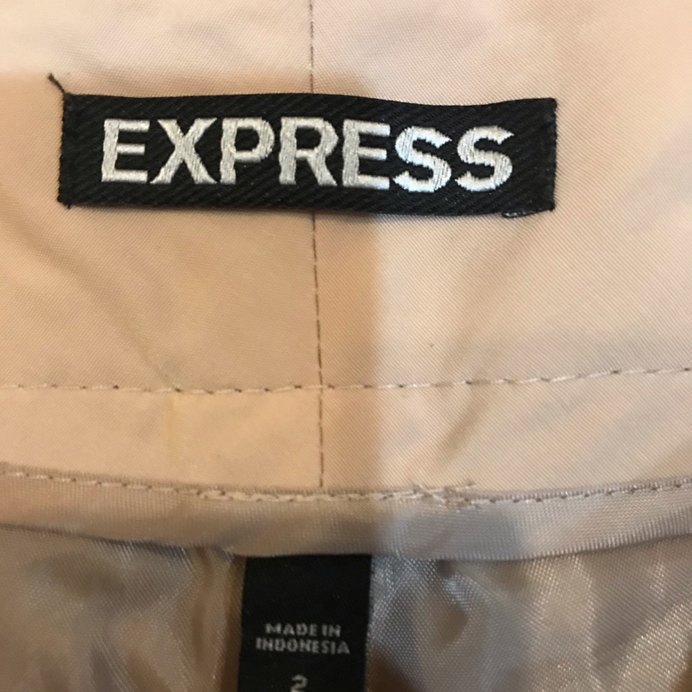 Express Shorts - Picture 3 of 3